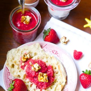 Berry Compote: this simple 3 ingredient compote is perfect to serve with toast, cake, pancakes and even yogurt parfaits in the morning. Delicious and easy!