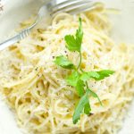 Cacio E Pepe Pasta - Only 5 ingredients needed to make this delicious pasta tossed with fresh pepper and pecorino and parmigiano cheeses. Have dinner on the table in 15 minutes or less.