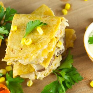Chicken Quesadillas With Ranch Aioli: delicious chicken and veggie quesadillas served with Ranch Aioli. A quick and easy dinner that's ready in 10 minutes or less