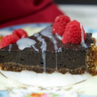 This no-bake decadent Chocolate Avocado Tart is vegan, gluten-free, easy to make and delicious. Enjoy the creaminess of the avocado with the cocoa flavor.
