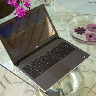 The new Dell Inspiron 15 Series comes with a touch display, a huge 15.6" screen, Windows 10 and a 3D Camera! Such an amazing laptop for the whole family.