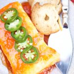 Here's a beautiful table presentation and great tips and idea on how to throw an Elegant Mexican Fiesta Party complete with food, drinks and decoration. Que empiece la fiesta!
