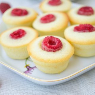 Financiers Recipe - this delicate french almond cake is flavored with browned butter and is super easy to make. The perfect dessert to enjoy with tea.