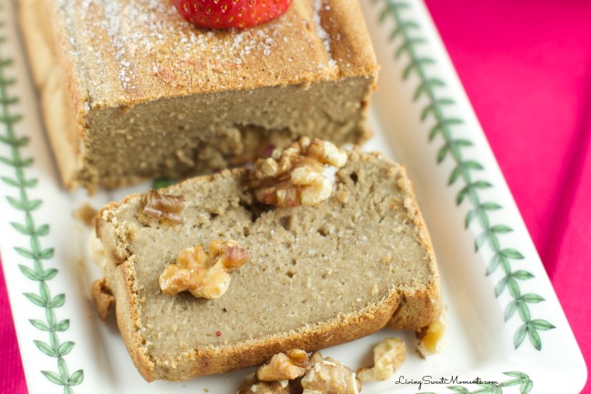 Healthy Banana Oatmeal Bread - this delicious bread is made in the blender without flour or refined sugar. Enjoy a slice for breakfast or as a snack. Yum!