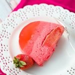 Magic Strawberry Jell-O Cake - Only 5 ingredients. this easy no bake summer cake magically creates 3 layers of flavors that your family will love. Super yum