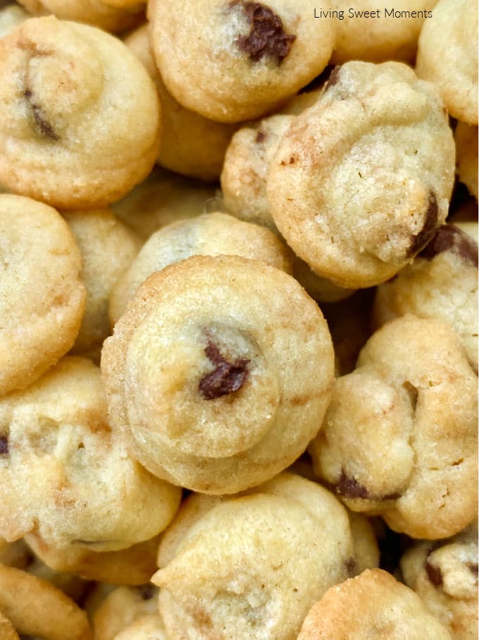 These Mini Crunchy Chocolate Chip Cookies are a copycat of the famous Chocochitas cookies!Miniature morsels of flavor have a crunchy, crumbly texture.