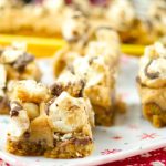 These delicious popcorn bars has a chewy peanut butter cookie crust and is topped with salted caramel fudge popcorn. The perfect dessert for kids & parties