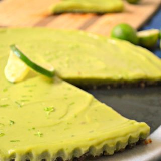 Raw Key Lime Tart: this gluten free paleo friend tart is made with avocado. Delicious, easy to make and healthy dessert to serve on any occasion. No refined sugar added