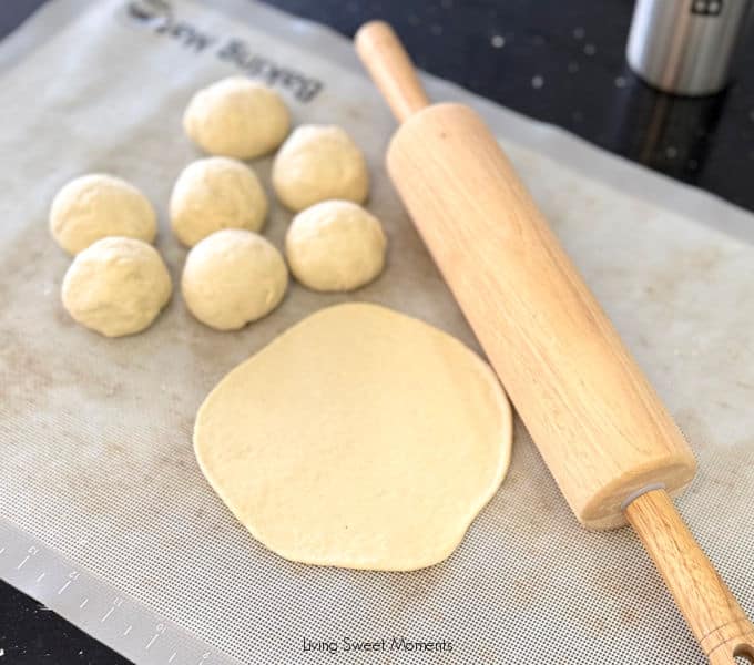This sourdough discard flatbread recipe makes soft bread in minutes! Easy, no-yeast method with tips, tasty variations, and serving ideas.