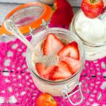 strawberries and cream overnight oats - Creamy vegan no cook oatmeal mixed with delicious strawberry. The perfect quick breakfast that will keep you going!