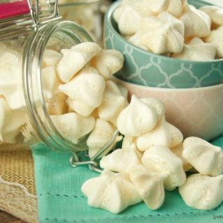 These vegan meringue cookies have only 3 ingredients and are super easy to make. The perfect vegan dessert that crunchy & melts in your mouth. Love cooking with Aquafaba!